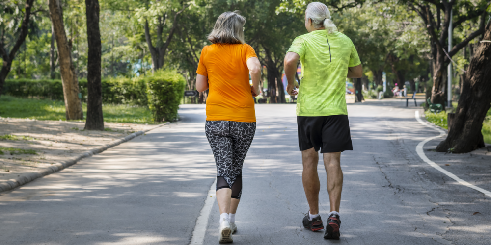 couple-running-together-race